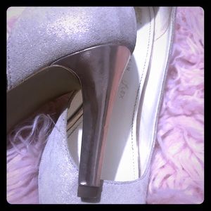 Ivory gold heels 7 1/2